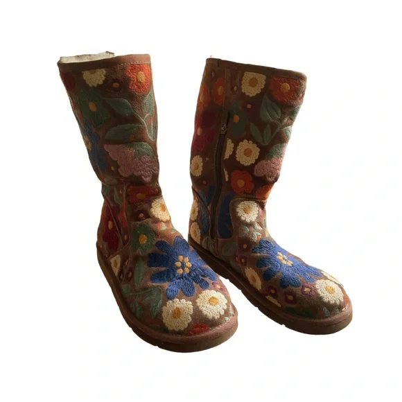 UGG Australia Wahine Embroidered floral Limited Size